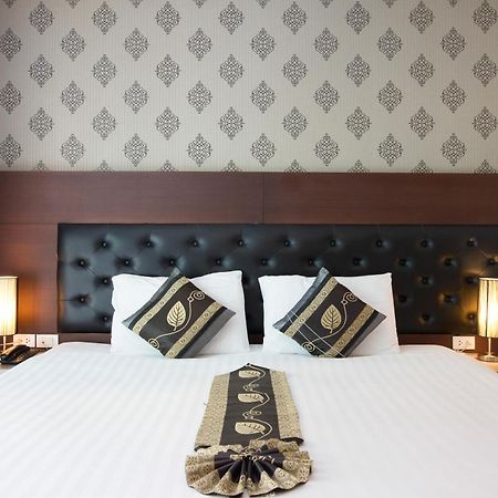 Hemingways Silk Hotel Patong Dış mekan fotoğraf