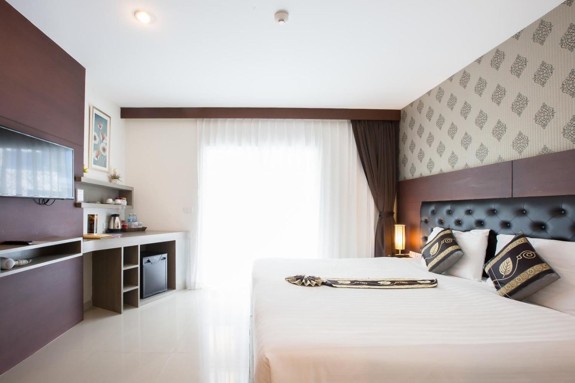 Hemingways Silk Hotel Patong Dış mekan fotoğraf