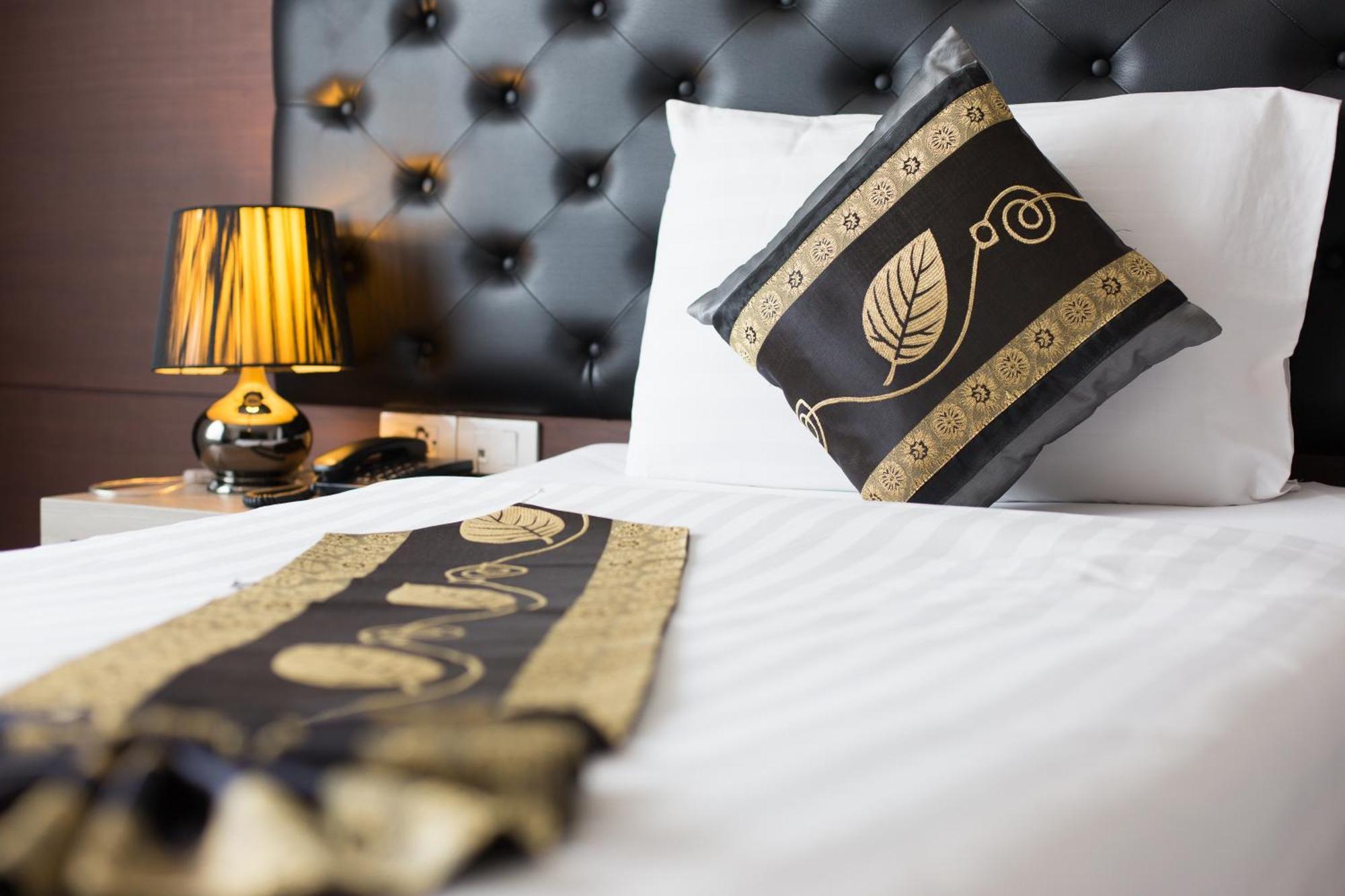 Hemingways Silk Hotel Patong Dış mekan fotoğraf