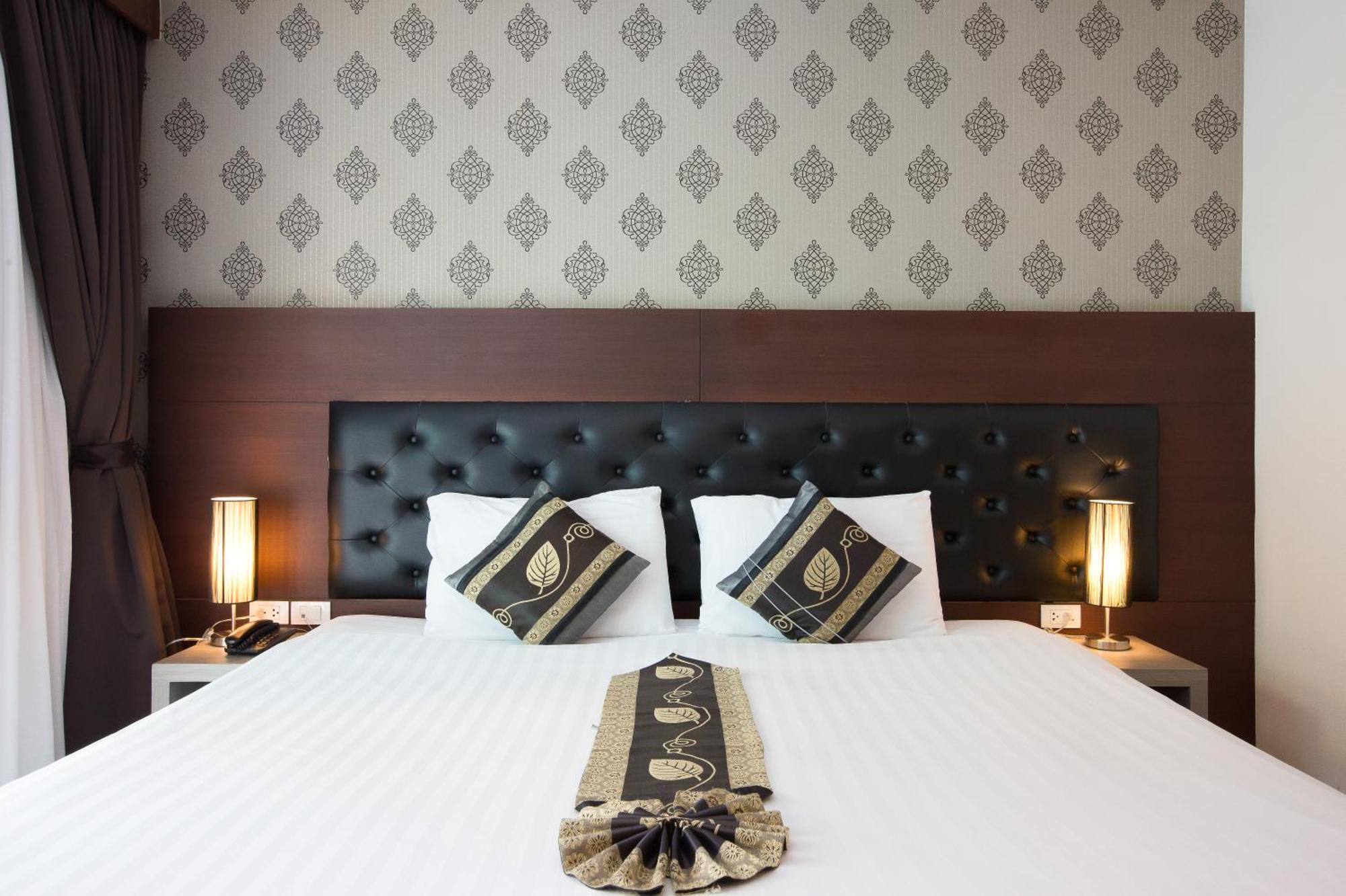 Hemingways Silk Hotel Patong Dış mekan fotoğraf